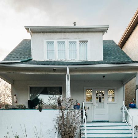 Quaint & Cozy Accommodation Edmonton Exterior photo